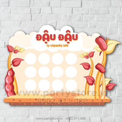 Khung hình 12 tháng bé gái Đậu Đậu