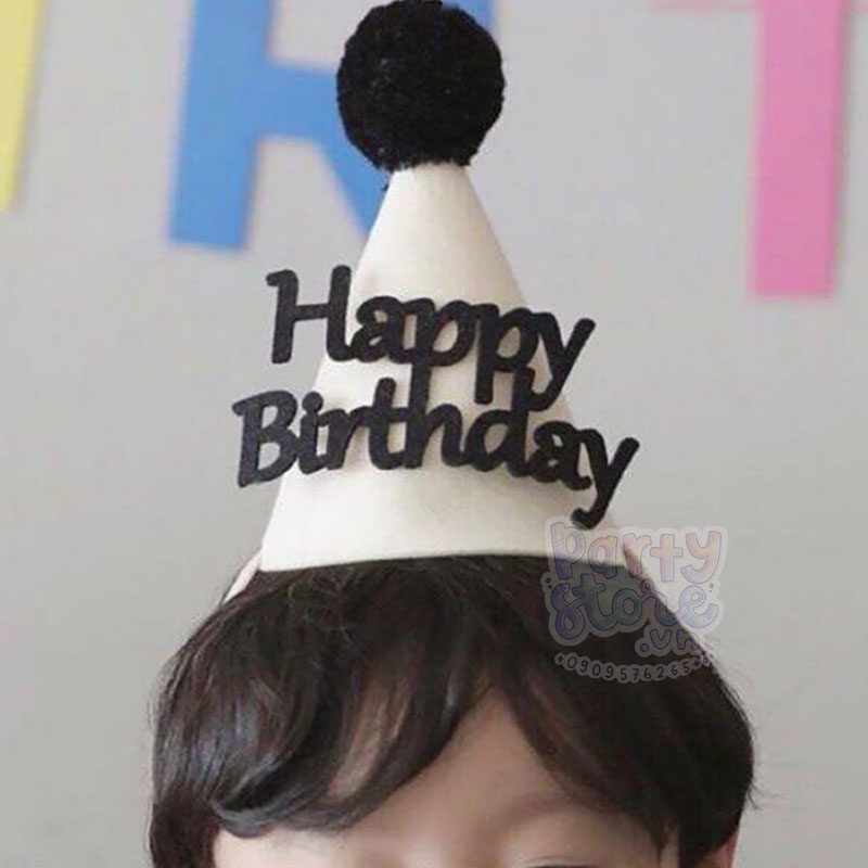 Bé trai đội nón sinh nhật vải nỉ màu trắng chữ Happy Birthday đen