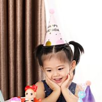 Bé gái đội nón sinh nhật ép kim hồng ngôi sao, chữ happy birthday