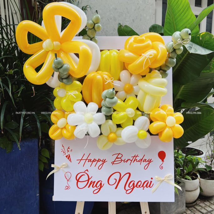 Bảng hoa bong bóng sinh nhật, tone vàng trắng - Ông Ngoại