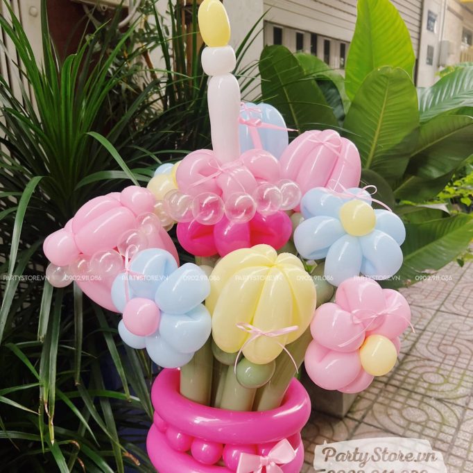 Bó hoa bong bóng pastel kèm bánh sinh nhật dễ thương