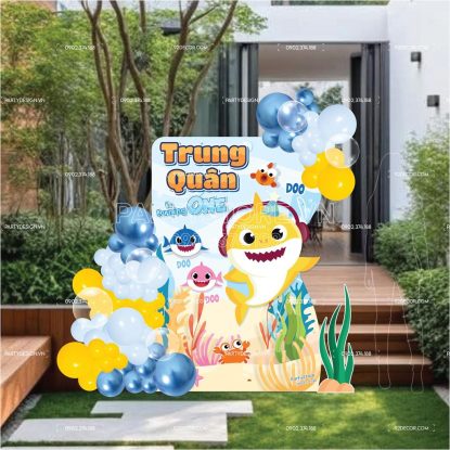 Phông cứng formex sinh nhật thôi nôi Baby Shark tone xanh vàng trắng