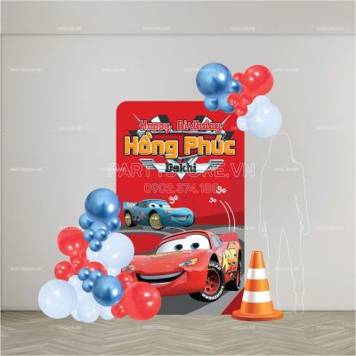 Phông cứng formex sinh nhật thôi nôi Xe McQueen Cars tone đỏ xanh trắng cho bé trai